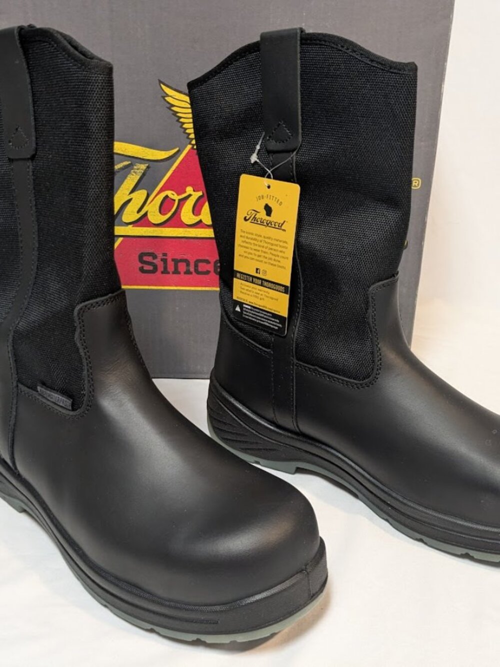 MEN'S 8.5-MED THOROGOOD 804-6136 Thoro-Flex 10″ Black Safety Toe Wellington